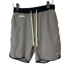 Vuori Banks Shorts Mens Medium Gray Athletic Drawstring Zip Pocket Style V330